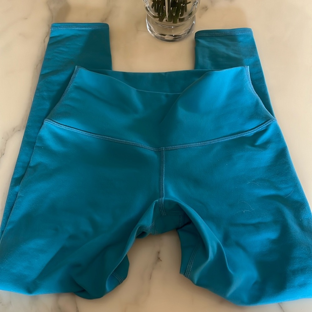ALO Airbrush 3/4 length leggings in turquoise